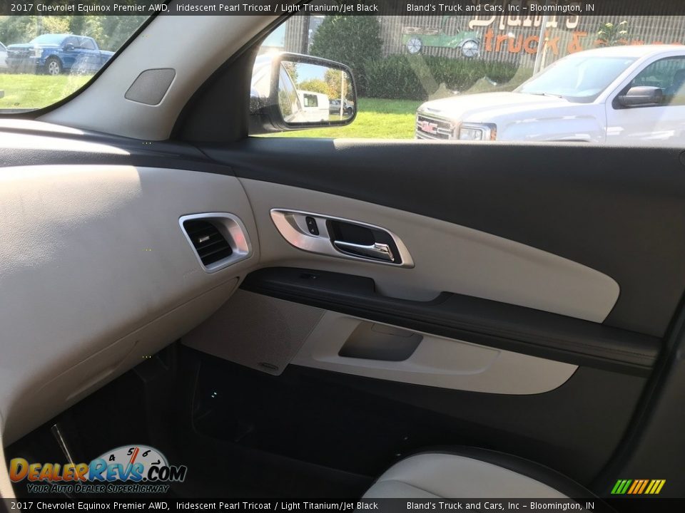 2017 Chevrolet Equinox Premier AWD Iridescent Pearl Tricoat / Light Titanium/Jet Black Photo #21