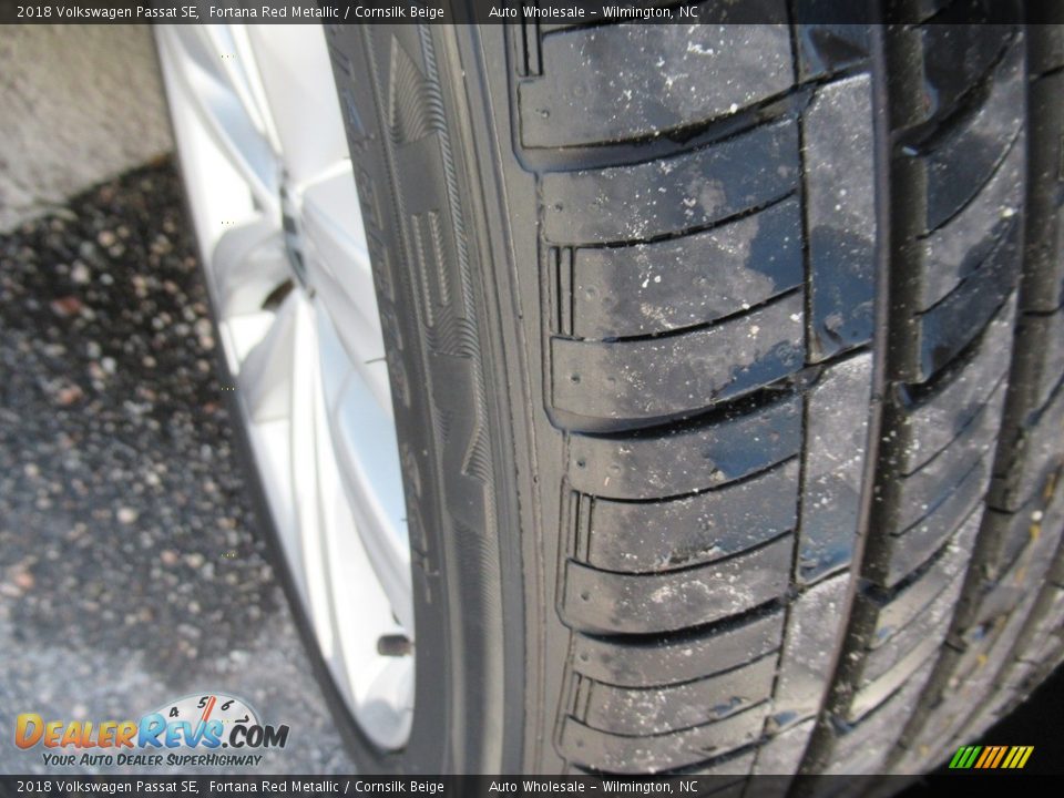 2018 Volkswagen Passat SE Fortana Red Metallic / Cornsilk Beige Photo #7