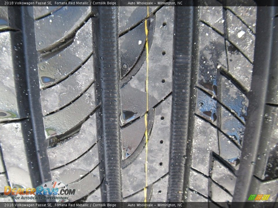 2018 Volkswagen Passat SE Fortana Red Metallic / Cornsilk Beige Photo #9