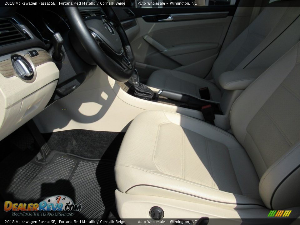 2018 Volkswagen Passat SE Fortana Red Metallic / Cornsilk Beige Photo #10
