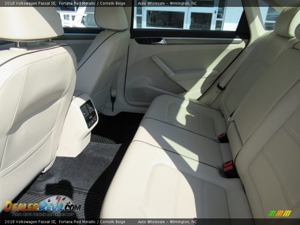 2018 Volkswagen Passat SE Fortana Red Metallic / Cornsilk Beige Photo #11