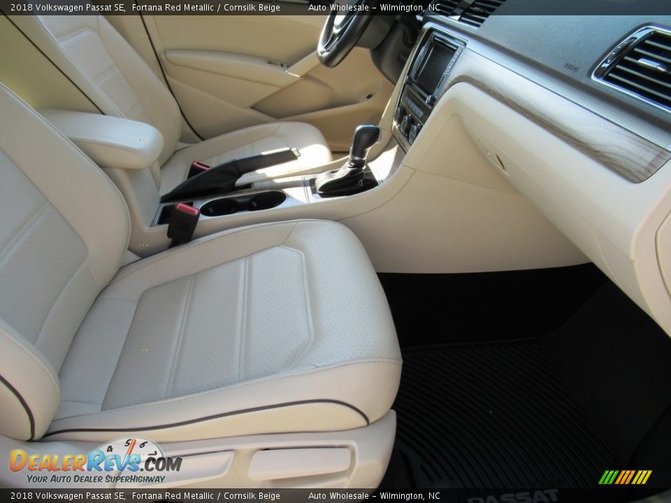 2018 Volkswagen Passat SE Fortana Red Metallic / Cornsilk Beige Photo #12
