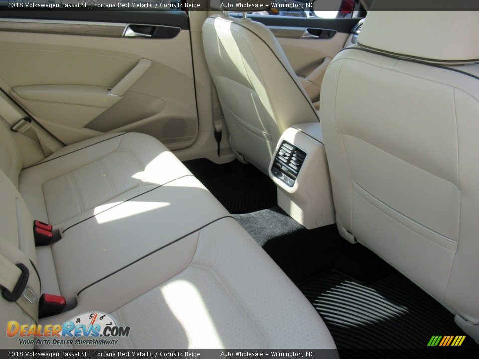 2018 Volkswagen Passat SE Fortana Red Metallic / Cornsilk Beige Photo #13