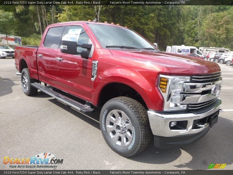 Front 3/4 View of 2019 Ford F250 Super Duty Lariat Crew Cab 4x4 Photo #3