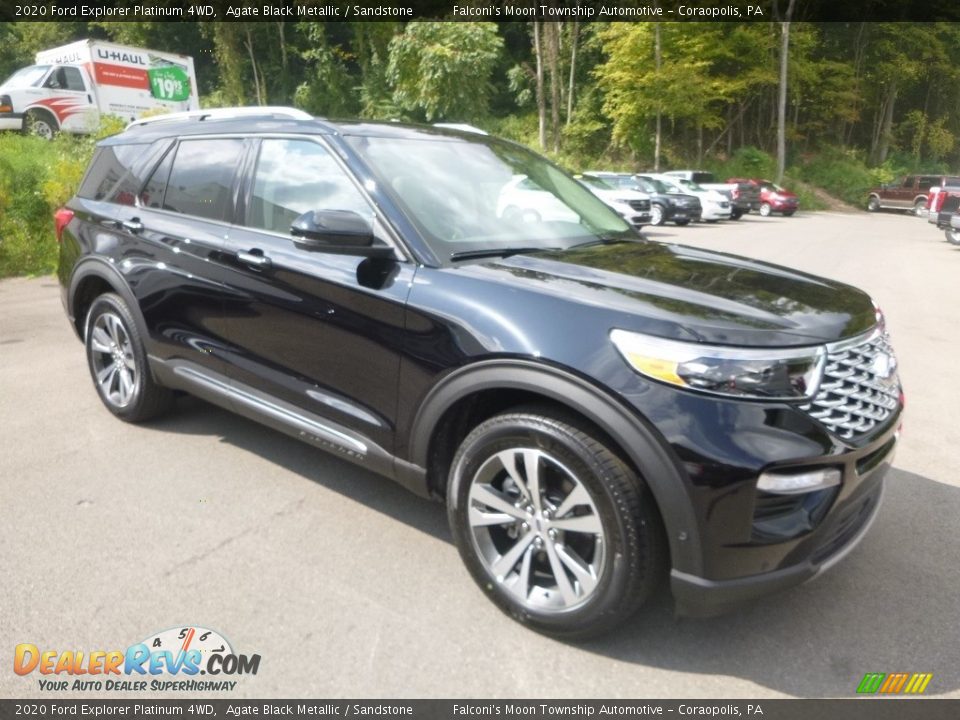 Front 3/4 View of 2020 Ford Explorer Platinum 4WD Photo #3