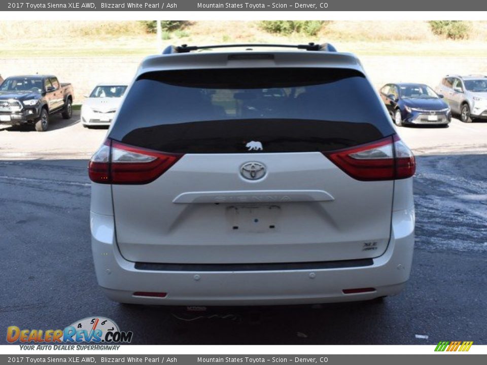 2017 Toyota Sienna XLE AWD Blizzard White Pearl / Ash Photo #5
