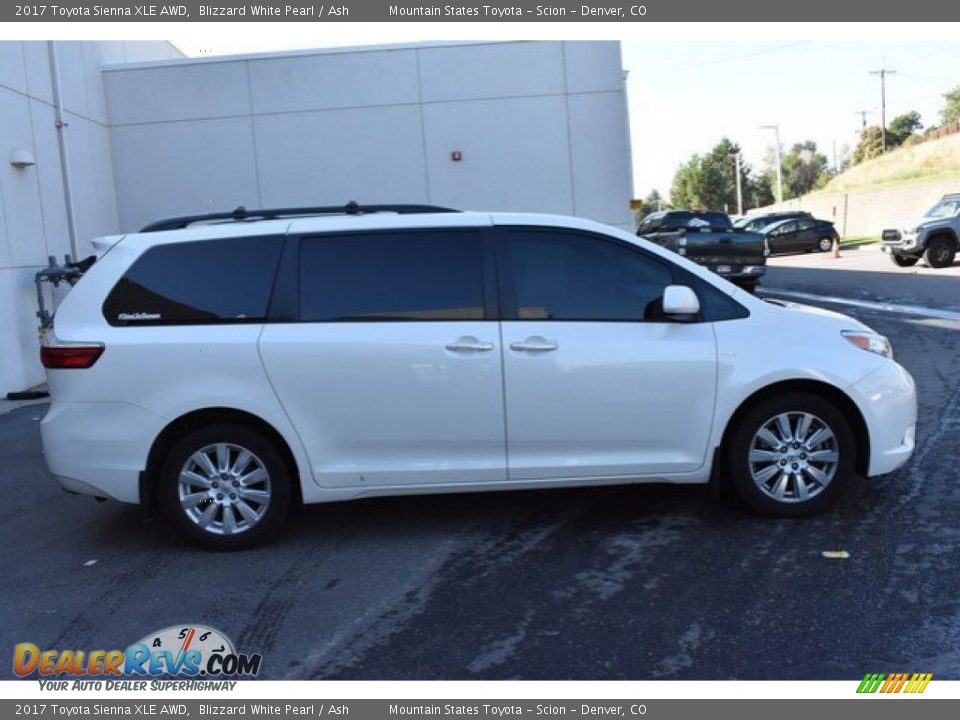 2017 Toyota Sienna XLE AWD Blizzard White Pearl / Ash Photo #7