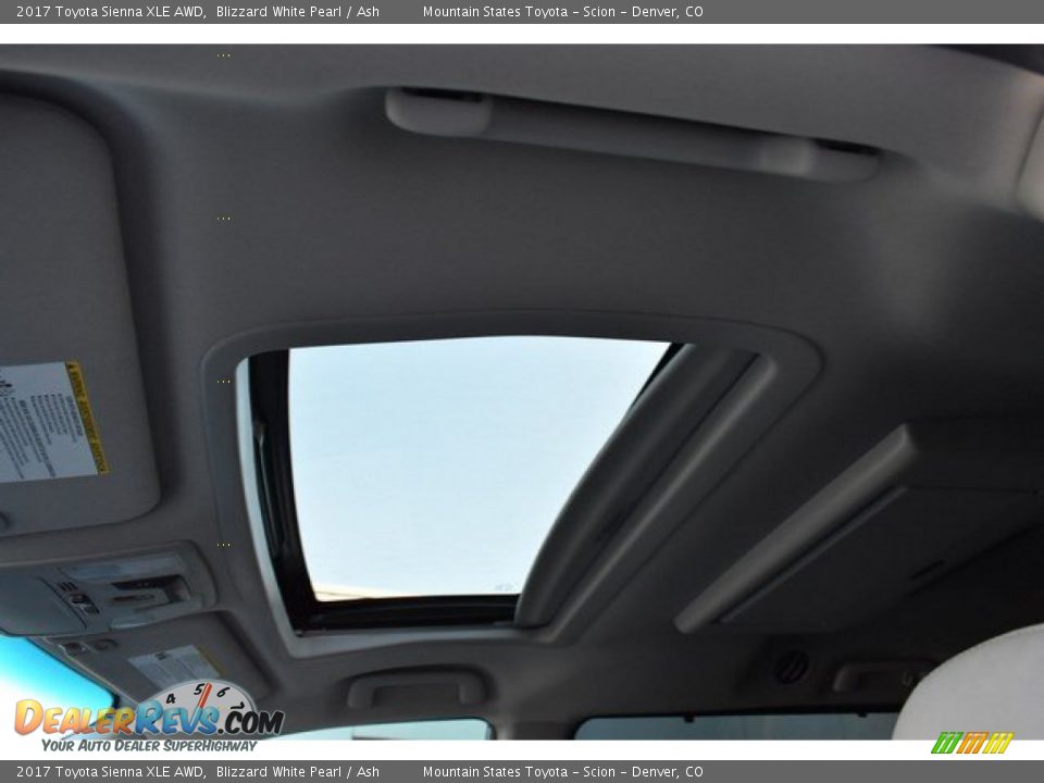 2017 Toyota Sienna XLE AWD Blizzard White Pearl / Ash Photo #10
