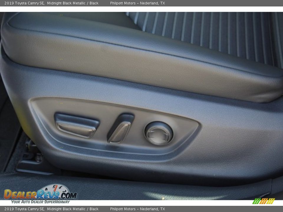 2019 Toyota Camry SE Midnight Black Metallic / Black Photo #11