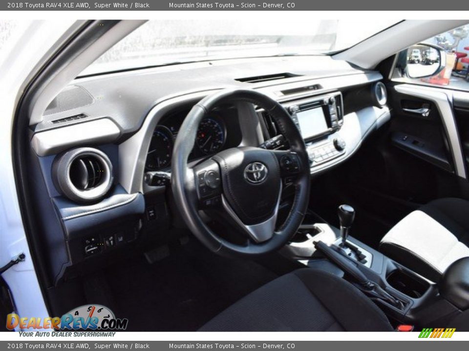 2018 Toyota RAV4 XLE AWD Super White / Black Photo #10
