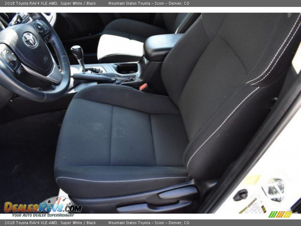 2018 Toyota RAV4 XLE AWD Super White / Black Photo #11