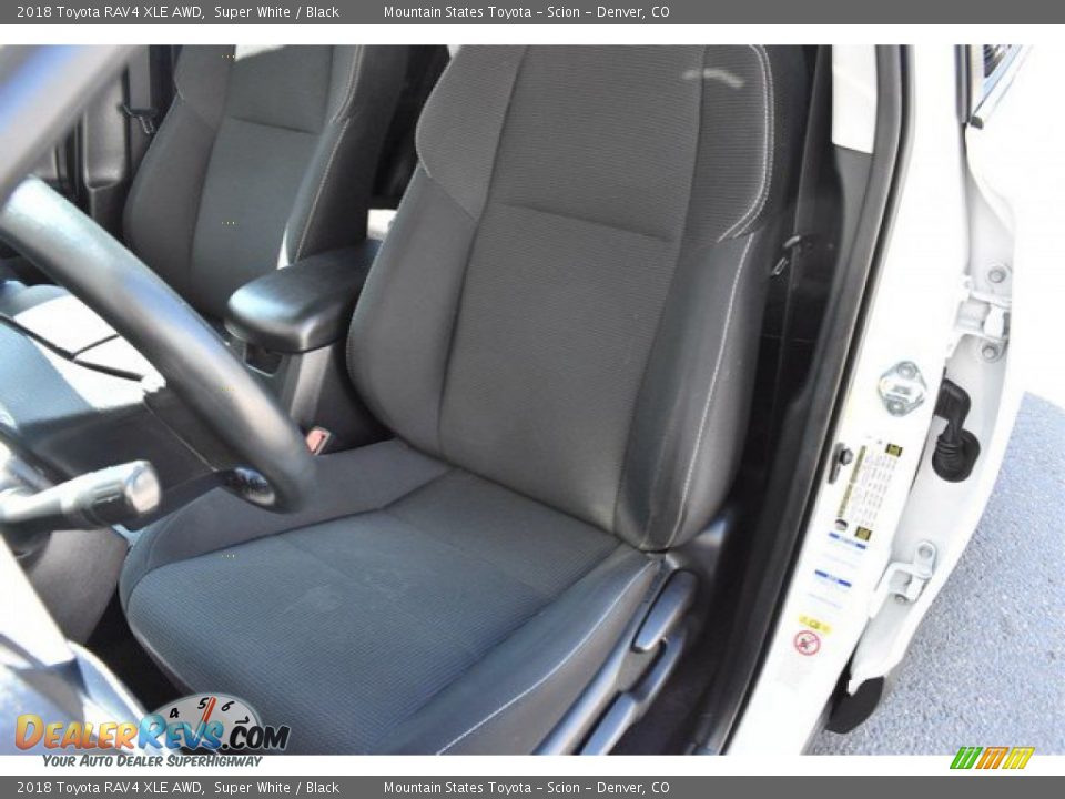 2018 Toyota RAV4 XLE AWD Super White / Black Photo #12