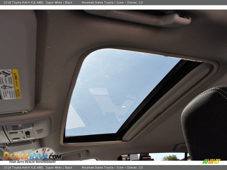 2018 Toyota RAV4 XLE AWD Super White / Black Photo #14