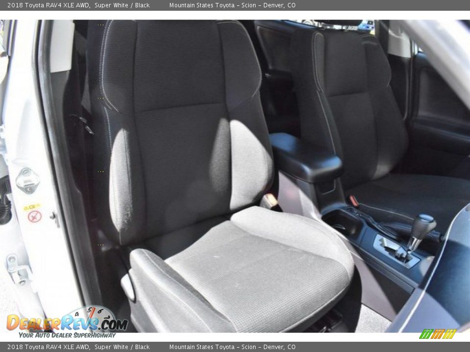 2018 Toyota RAV4 XLE AWD Super White / Black Photo #19