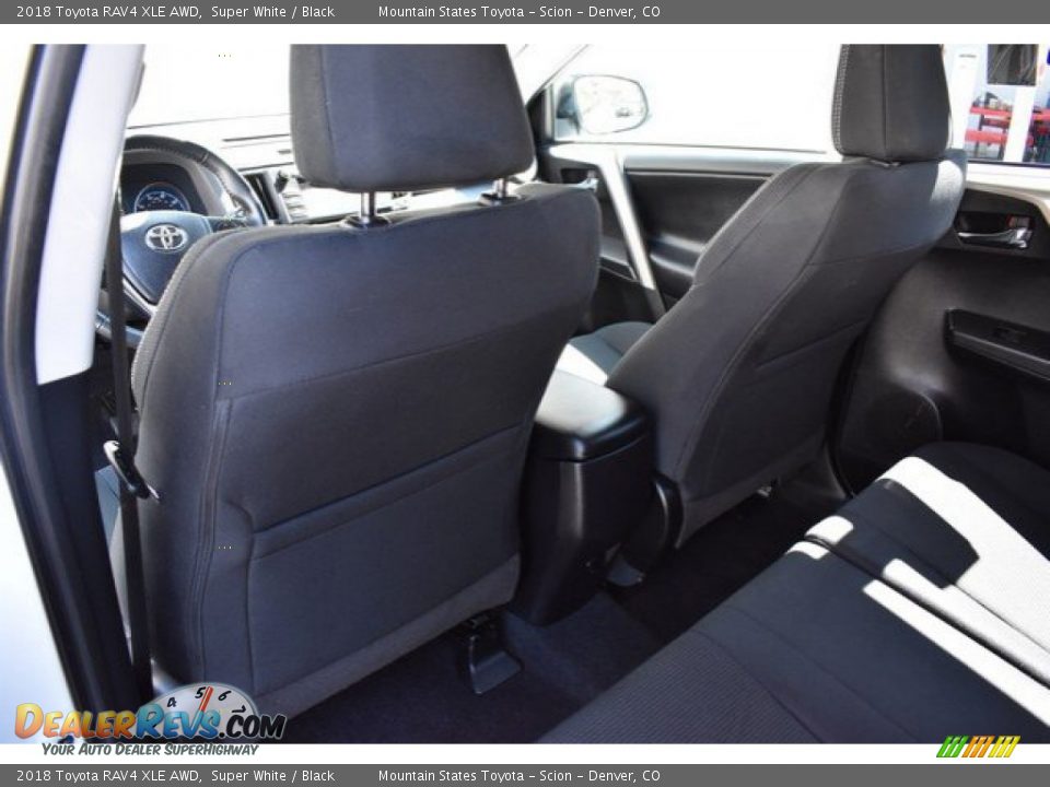 2018 Toyota RAV4 XLE AWD Super White / Black Photo #20