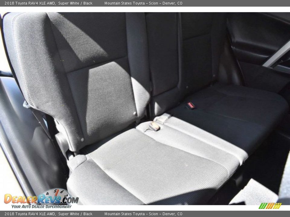 2018 Toyota RAV4 XLE AWD Super White / Black Photo #23