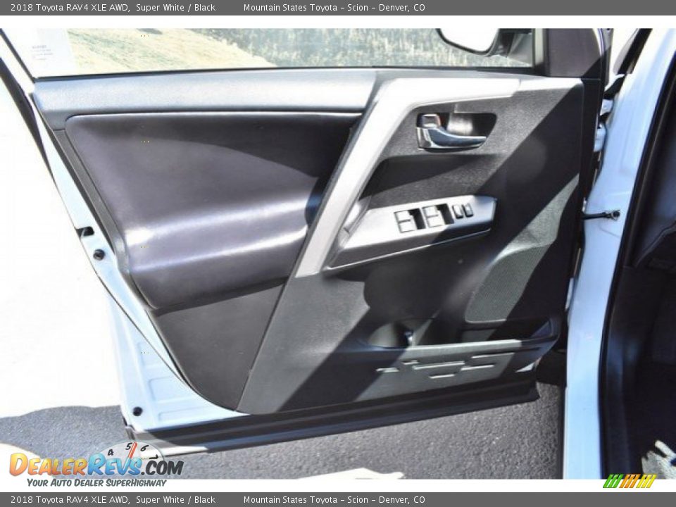 2018 Toyota RAV4 XLE AWD Super White / Black Photo #25