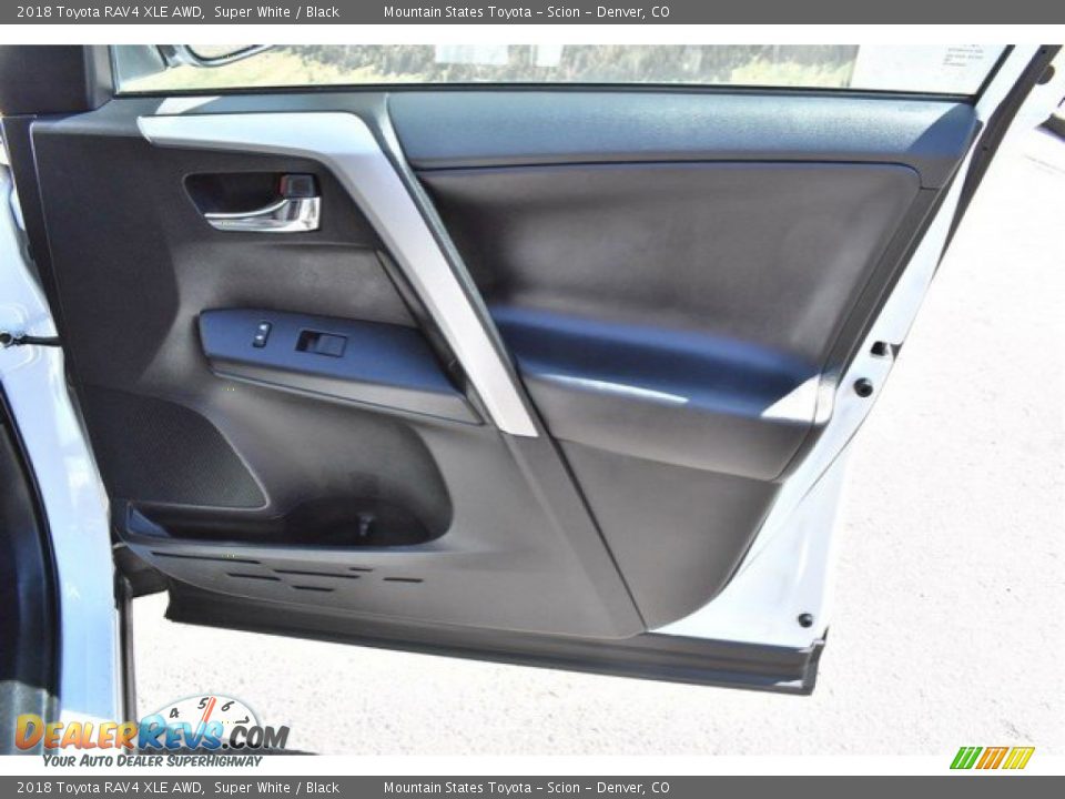2018 Toyota RAV4 XLE AWD Super White / Black Photo #26