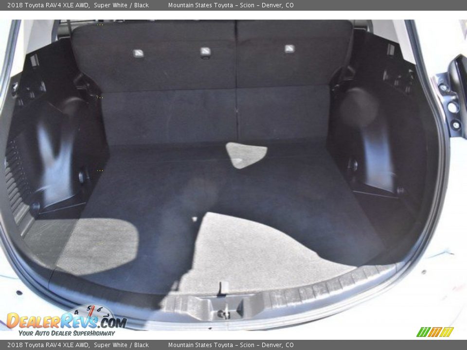 2018 Toyota RAV4 XLE AWD Super White / Black Photo #27