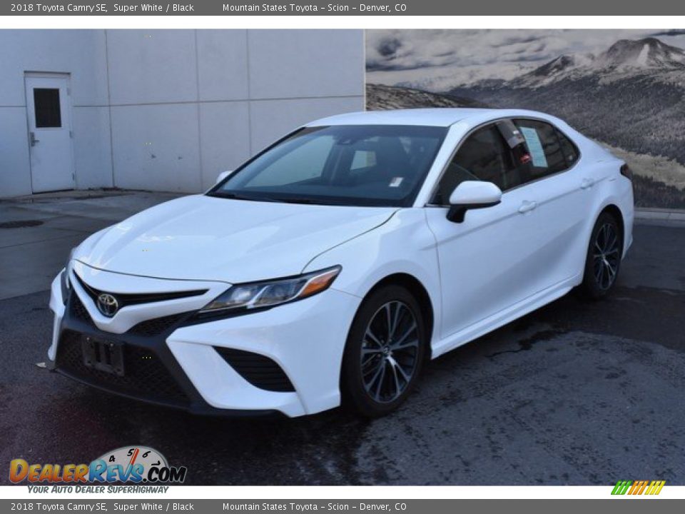 2018 Toyota Camry SE Super White / Black Photo #2