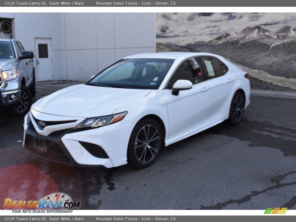 2018 Toyota Camry SE Super White / Black Photo #2