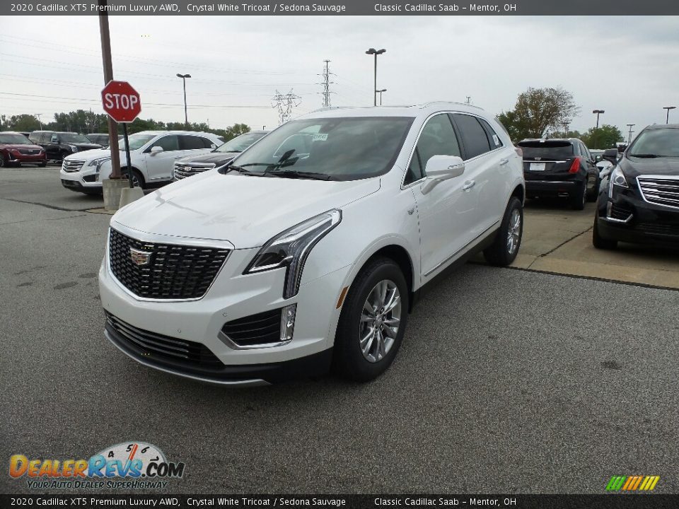 Front 3/4 View of 2020 Cadillac XT5 Premium Luxury AWD Photo #1