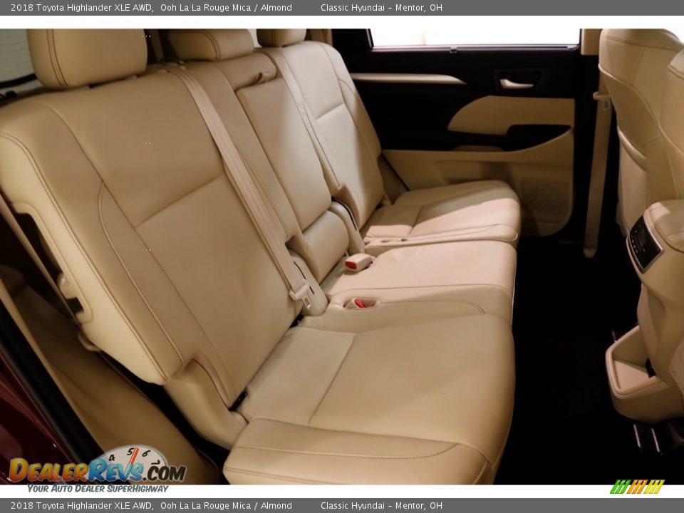 2018 Toyota Highlander XLE AWD Ooh La La Rouge Mica / Almond Photo #16