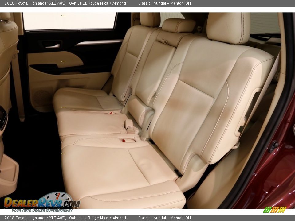 2018 Toyota Highlander XLE AWD Ooh La La Rouge Mica / Almond Photo #17