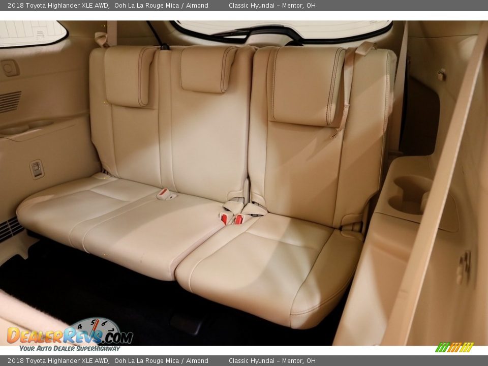 2018 Toyota Highlander XLE AWD Ooh La La Rouge Mica / Almond Photo #18
