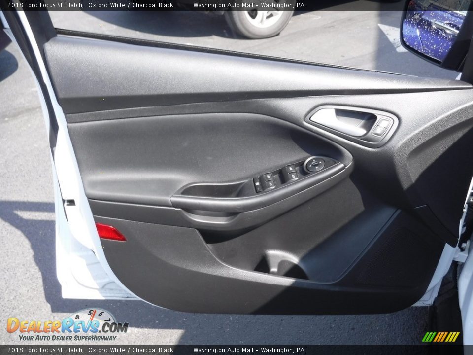 2018 Ford Focus SE Hatch Oxford White / Charcoal Black Photo #11