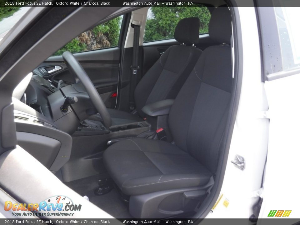 2018 Ford Focus SE Hatch Oxford White / Charcoal Black Photo #12