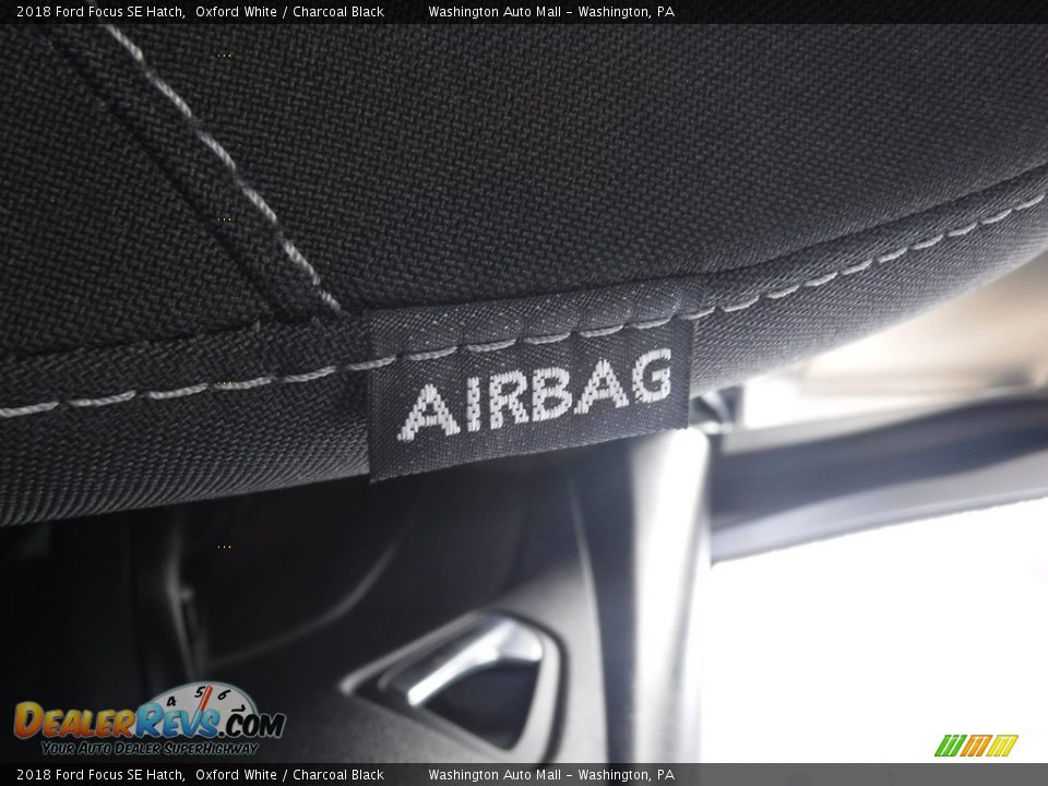 2018 Ford Focus SE Hatch Oxford White / Charcoal Black Photo #14