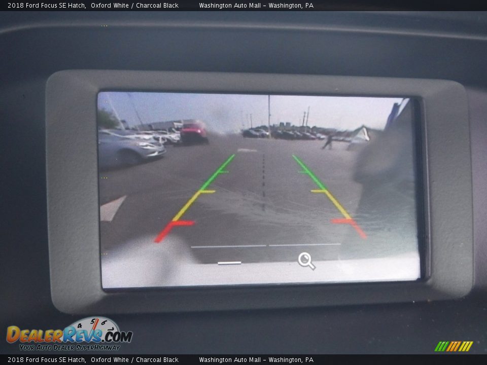2018 Ford Focus SE Hatch Oxford White / Charcoal Black Photo #17