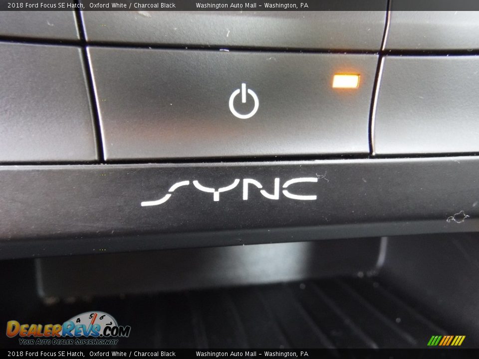 2018 Ford Focus SE Hatch Oxford White / Charcoal Black Photo #18
