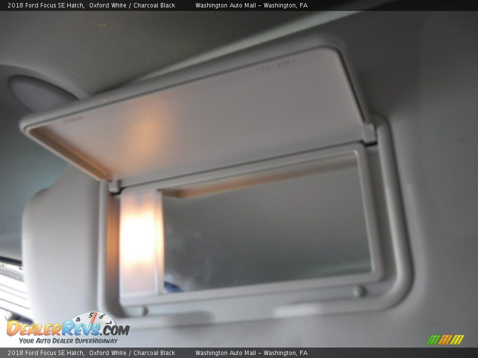 2018 Ford Focus SE Hatch Oxford White / Charcoal Black Photo #22