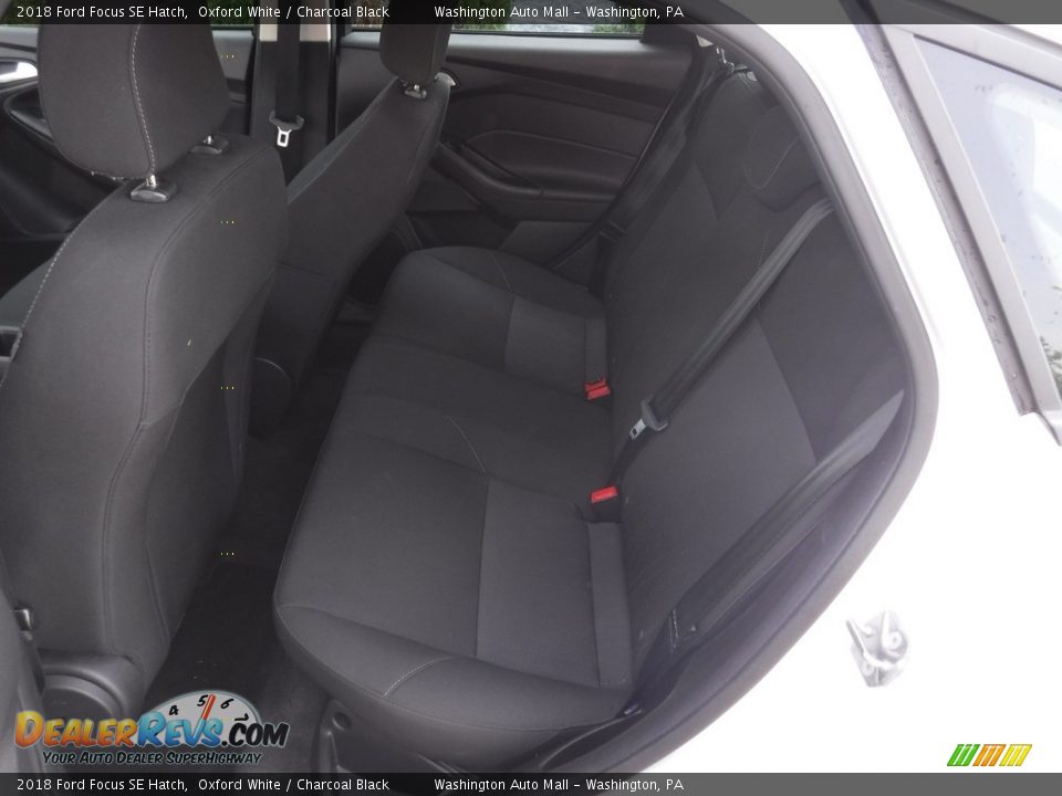 2018 Ford Focus SE Hatch Oxford White / Charcoal Black Photo #24