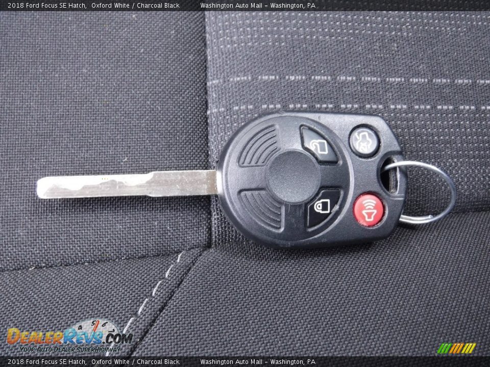 2018 Ford Focus SE Hatch Oxford White / Charcoal Black Photo #25