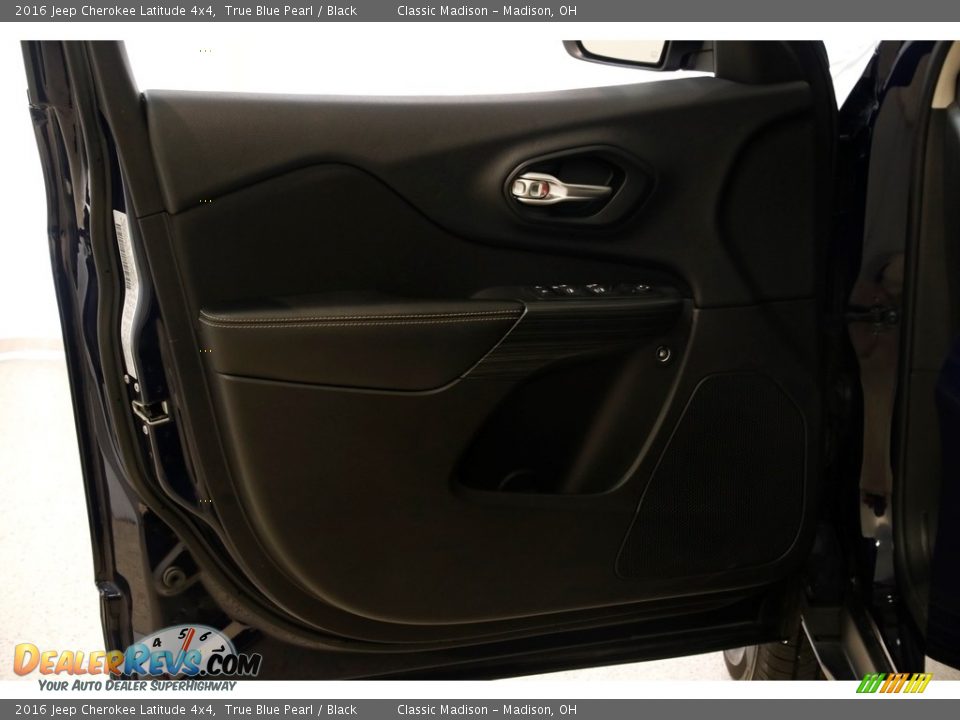 2016 Jeep Cherokee Latitude 4x4 True Blue Pearl / Black Photo #4