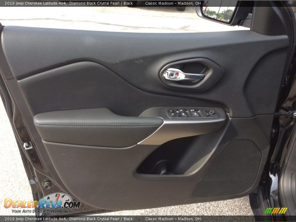 2019 Jeep Cherokee Latitude 4x4 Diamond Black Crystal Pearl / Black Photo #10
