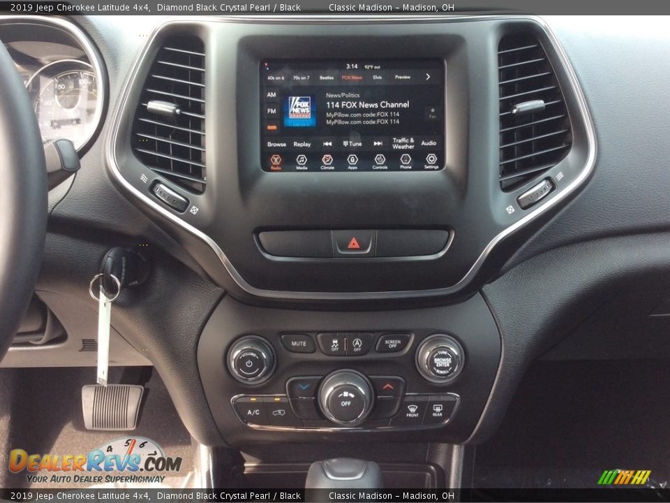 2019 Jeep Cherokee Latitude 4x4 Diamond Black Crystal Pearl / Black Photo #14