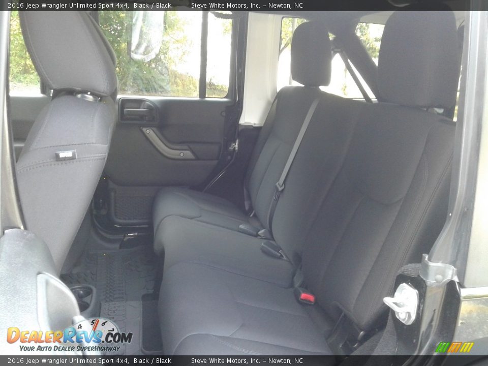 2016 Jeep Wrangler Unlimited Sport 4x4 Black / Black Photo #11
