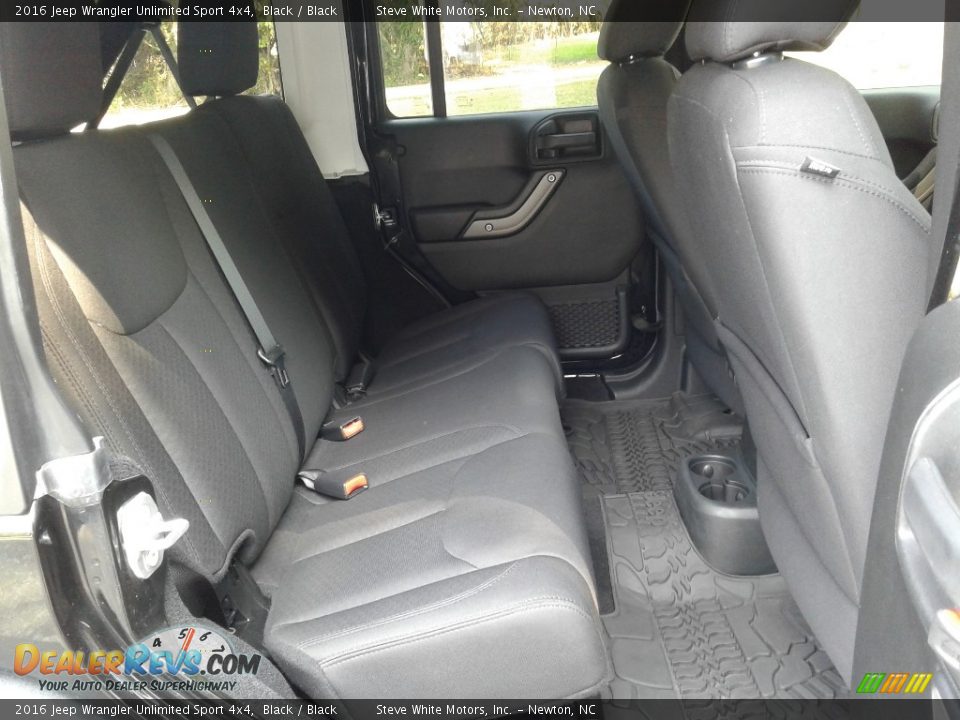 2016 Jeep Wrangler Unlimited Sport 4x4 Black / Black Photo #14
