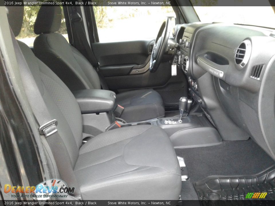 2016 Jeep Wrangler Unlimited Sport 4x4 Black / Black Photo #15