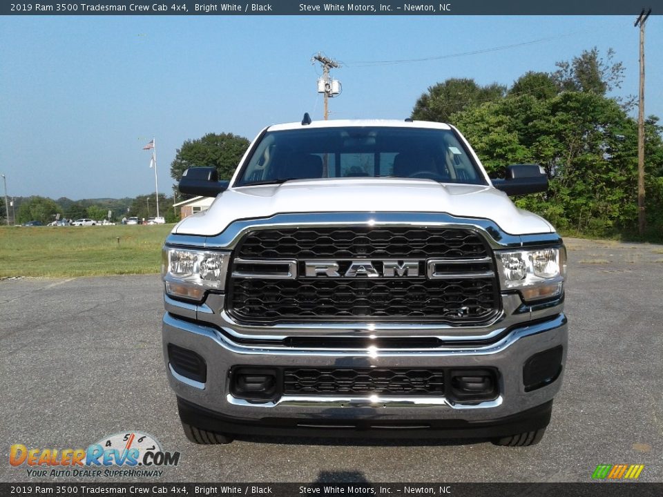 2019 Ram 3500 Tradesman Crew Cab 4x4 Bright White / Black Photo #3