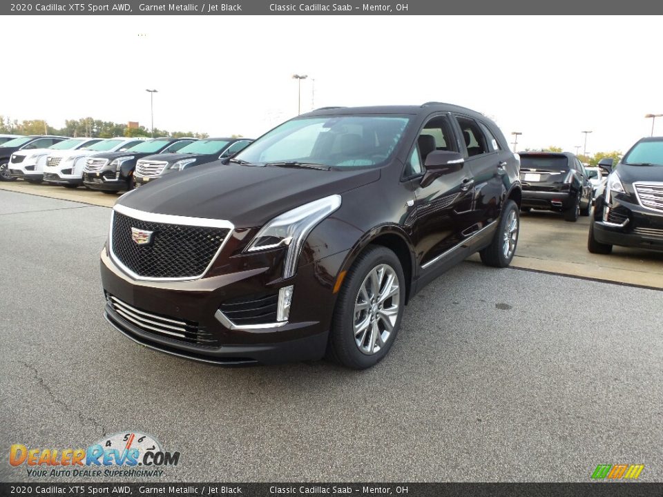 Front 3/4 View of 2020 Cadillac XT5 Sport AWD Photo #1