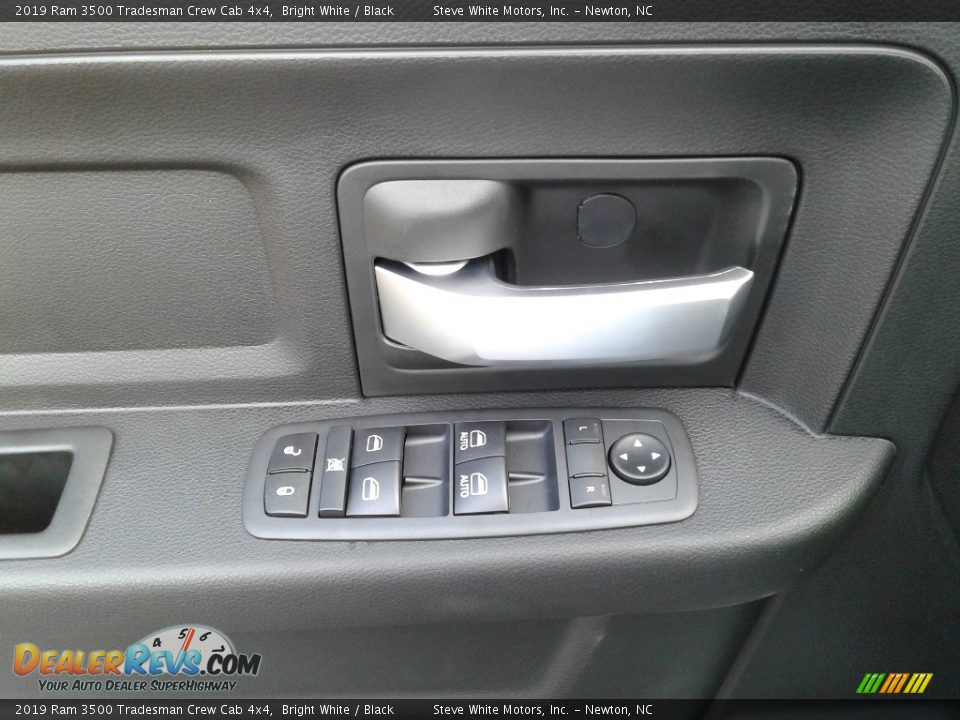 2019 Ram 3500 Tradesman Crew Cab 4x4 Bright White / Black Photo #9