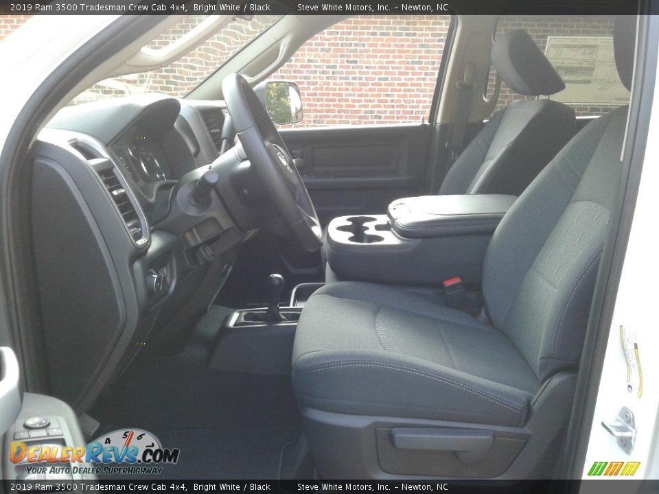 2019 Ram 3500 Tradesman Crew Cab 4x4 Bright White / Black Photo #10