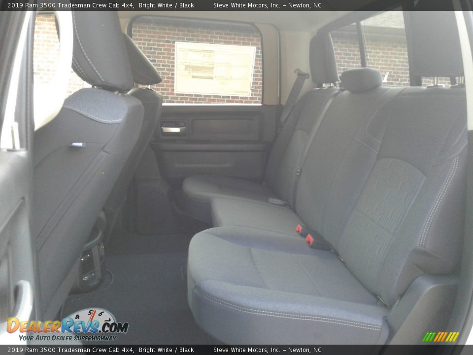 2019 Ram 3500 Tradesman Crew Cab 4x4 Bright White / Black Photo #11