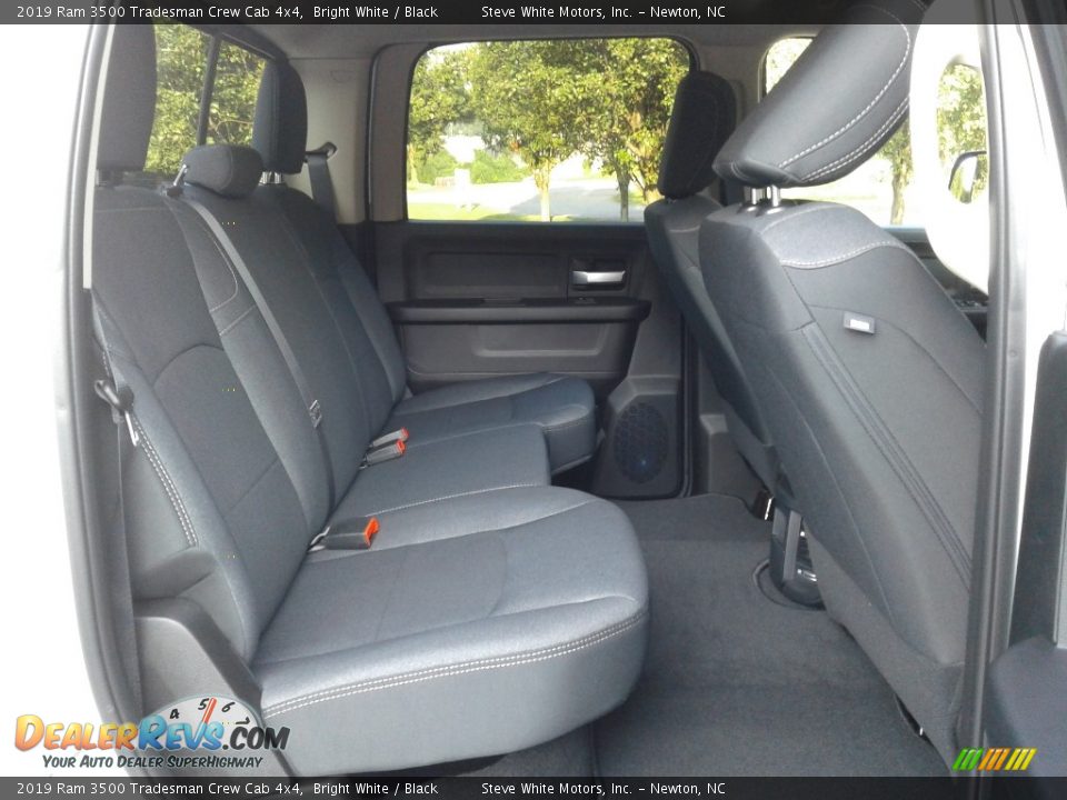2019 Ram 3500 Tradesman Crew Cab 4x4 Bright White / Black Photo #13