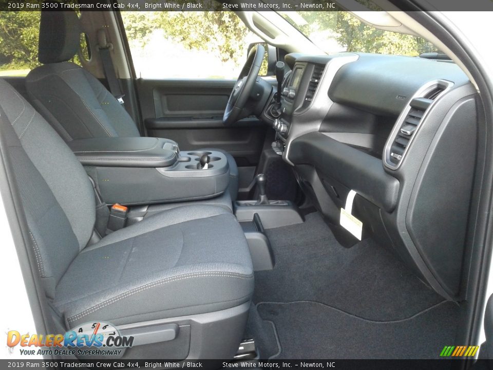 2019 Ram 3500 Tradesman Crew Cab 4x4 Bright White / Black Photo #14